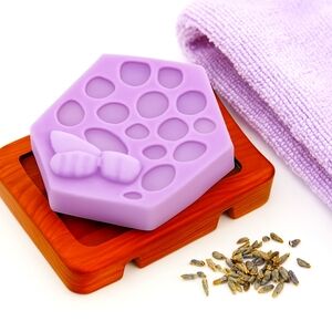 Hand crafted Lavender goats milk soap apprx. 3 oz. nwt